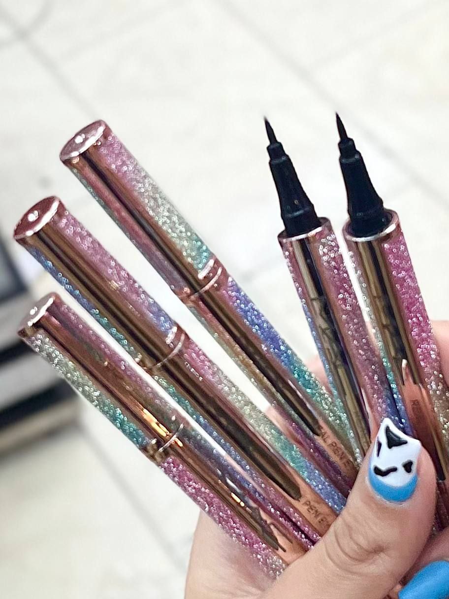 خط چشم مشکی ماژیکی مک